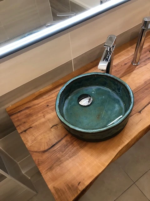 Fantaisie plan en bois fruitier et vasque céramique
