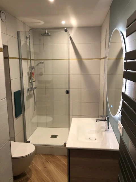 Petite salle de bain optimisée 2