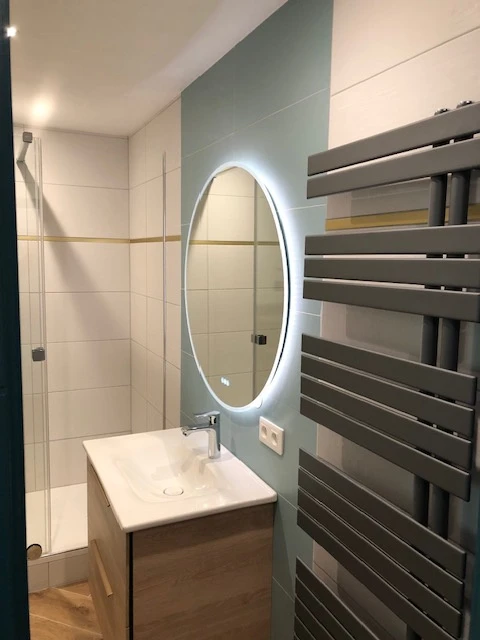 Petite salle de bain optimisée 3