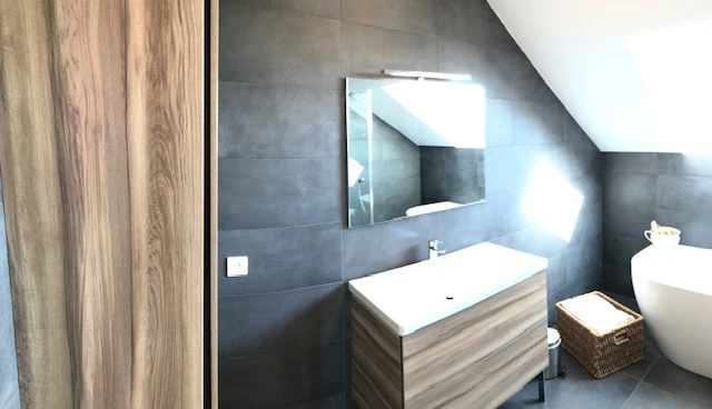 Salle de bain sous comble 1